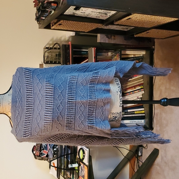 Charcoal gray fringy shawl fits sizes S-XL - Picture 4 of 10